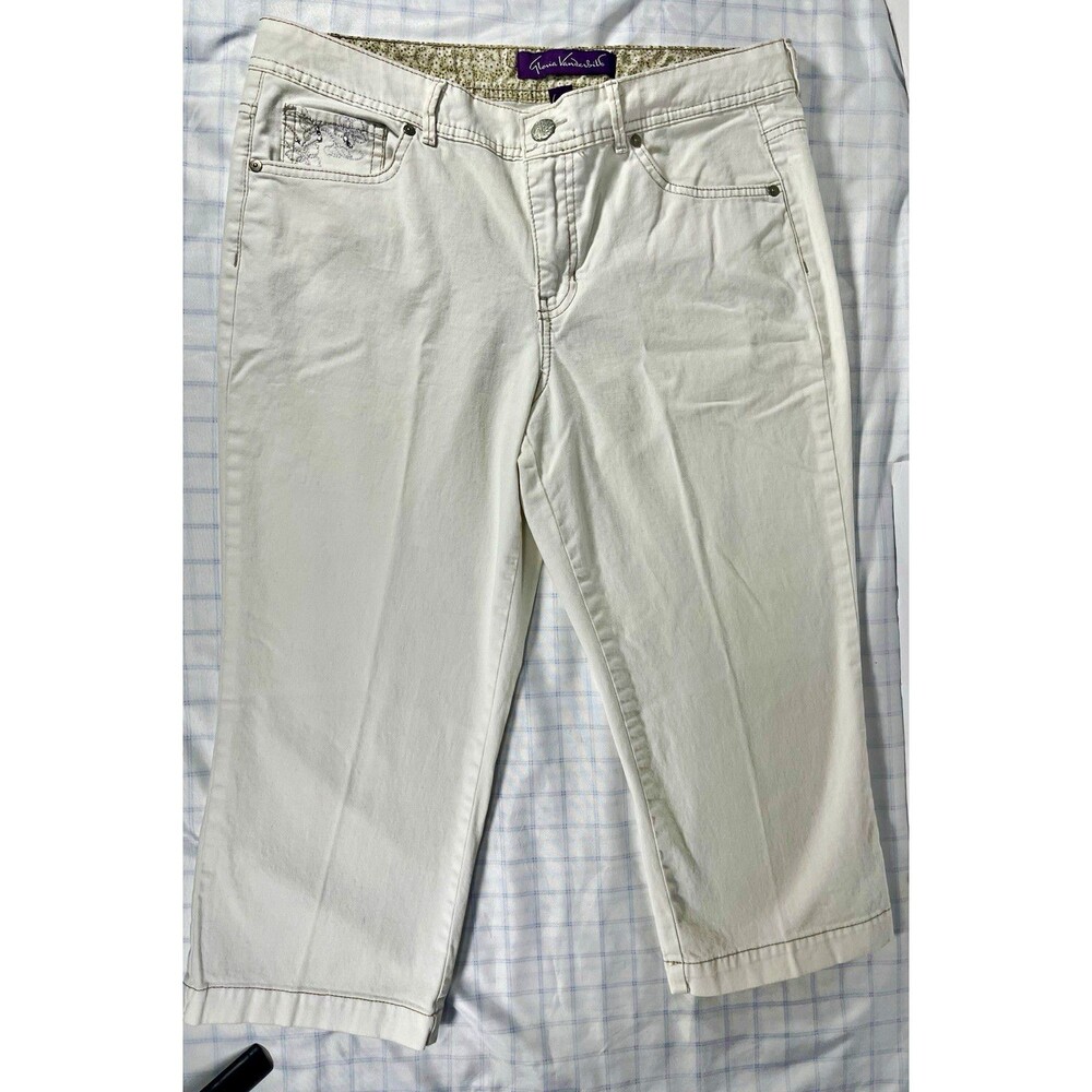 Gloria Vanderbilt Women’s White Slim Cropped Jeans Size 10 Floral Embroidered